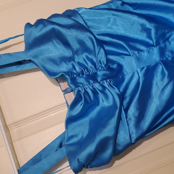 Le Chateau Mid Blue Dress - Picture 2 of 4